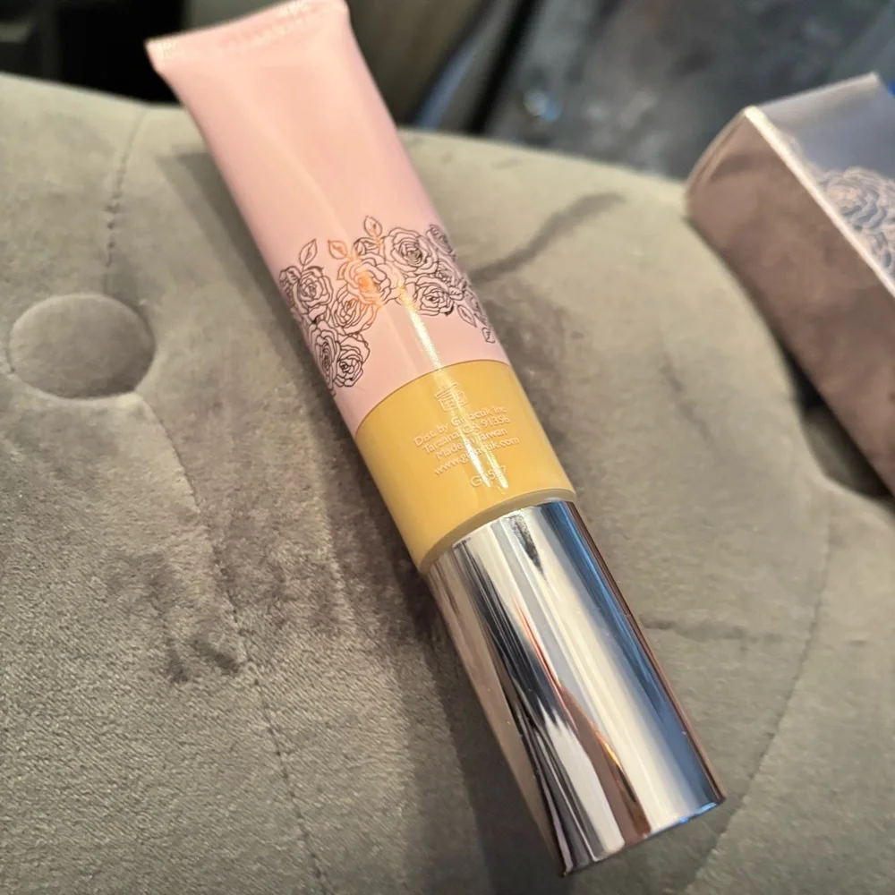 Girlactik 2-in-1 Luminous Tint Foundation in ‘F3 Neutral’